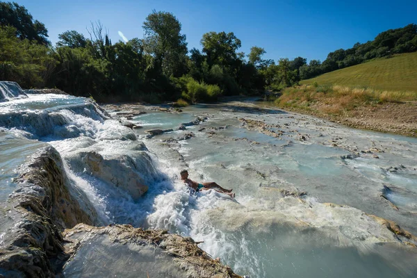 Saturnia Talya Haziran 2020 Iki Asyalı Çocuk Talya Toskana Satürn — Stok fotoğraf