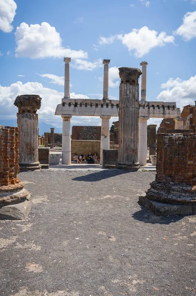 Pompei Italia Giugno 2020 Persone Mascherate Che Camminano Sulle Rovine — Foto Stock