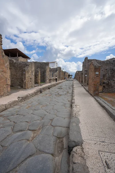 Pompei Ιταλία Ιουνίου 2020 Μασκοφόροι Άνθρωποι Περπατούν Στα Ερείπια Της — Φωτογραφία Αρχείου