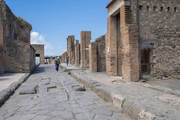 Pompeia Itália Junho 2020 Mascarados Caminhando Sobre Ruínas Pompeia Durante — Fotografia de Stock