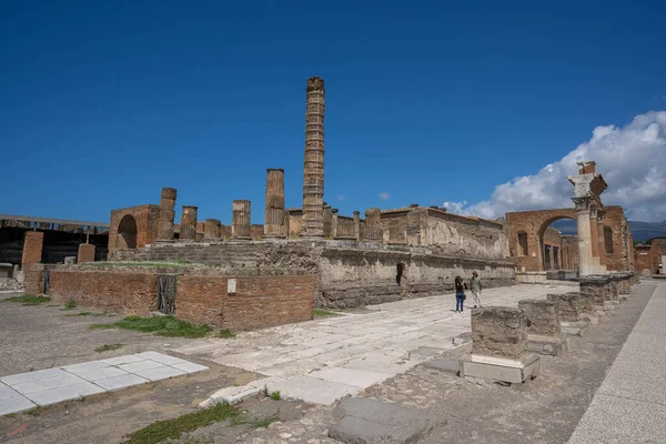 Pompeia Itália Junho 2020 Mascarados Caminhando Sobre Ruínas Pompeia Durante — Fotografia de Stock
