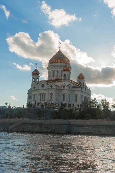 Vista Panorâmica Catedral Cristo Salvador Através Rio Moscou Moscou Rússia — Fotografia de Stock