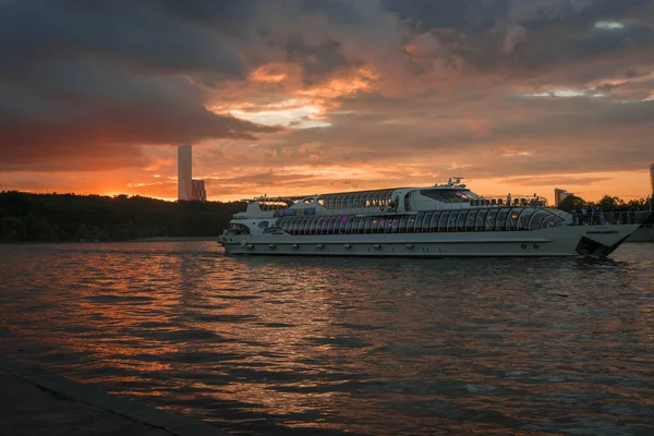 Moscow Russia July 2017 Boat Radisson Moscow River Sunset — Stock Photo, Image