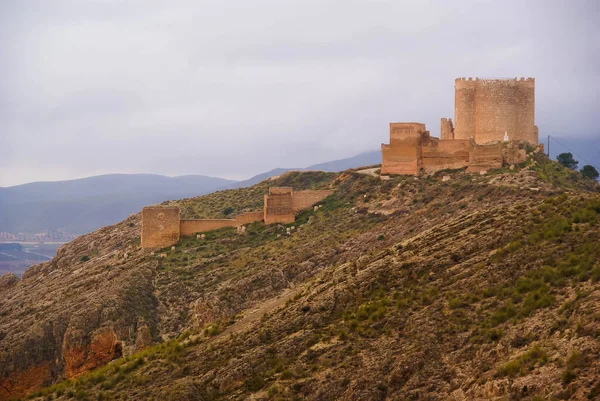 西班牙朱米拉一座城堡的废墟和山景图像 — 图库照片