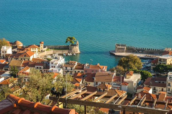 Yunanistan 'ın Nafpaktos kentinde deniz manzarası