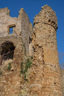 Lazio, İtalya 'daki Monterano' daki bir kalenin kalıntıları