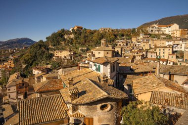 İtalya 'da Subiaco' nun çatılarının manzarası