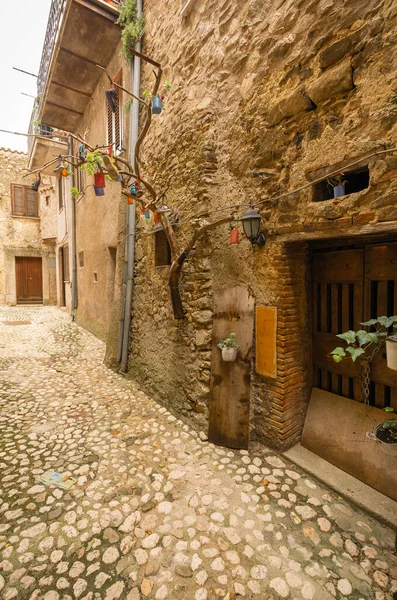 Afbeelding Van Smalle Straat Bij Middeleeuwse Stad Collalto Sabino Abruzzo — Stockfoto