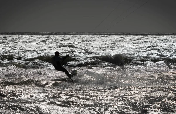 Silhouette Lone Unrecognizable Kiter Stormy Sea Beach Marina San Nicola — Stock Photo, Image