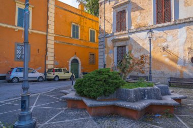 Orte 'deki resim gibi bir şehir, İtalya' da yüksek bir uçurum üzerine kurulmuş küçük bir ortaçağ kasabası.