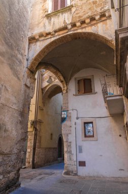 Orte 'deki resim gibi bir şehir, İtalya' da yüksek bir uçurum üzerine kurulmuş küçük bir ortaçağ kasabası.