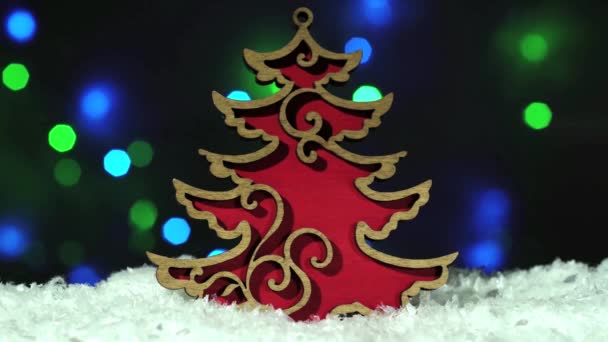 Kerst Decor Rode Houten Kerstboom Sneeuw Blured Bokeh Lampjes Achtergrond — Stockvideo
