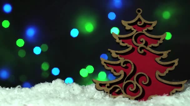 Kerst Decor Rode Houten Kerstboom Sneeuw Blured Bokeh Lampjes Achtergrond — Stockvideo