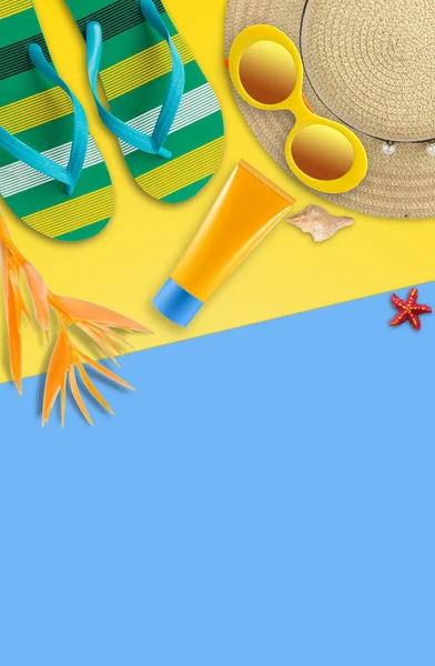 Zomer Vakantie Achtergrond Strand Accessoires Vakantie Reizen Items Sunblock Flipflop — Stockfoto