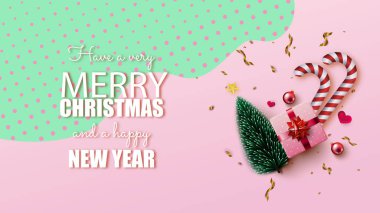 Mutlu yıllar, Noel veya Parti. Dekoratif nesneler ile Xmas Festive kompozisyon. Ürün, metin, tasarım koymak için tatlı pembe arka plan üzerinde kopya alanı ile Hediye kutusu. Reklam için zemin. Sevgililer günü geçmişi. Aşk kavramı.