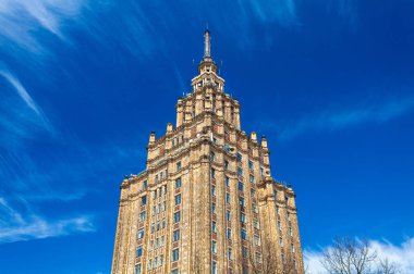 Riga, Letonya - 06 Mayıs 2017: Görünüm Letonya Riga şehir merkezi bulunan Bilimler Akademisi.