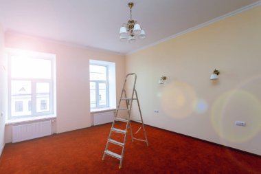 Tadilat, yenileme, uzantısı, restorasyon, imar ve inşaat - Alçıpan, duvardan yapma sonra merdiven ile yükseltme dairenin iç merak ediyorum halı veya döşeme rulo