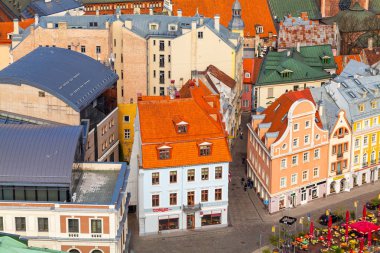 Riga, Letonya - 05 Mayıs 2017: Eski şehrin Riga, binalar. Old Riga şehir mimarisi. Riga olduğunu başkenti ve en büyük şehri Letonya yaygın olarak bilinen eşsiz nedeniyle Ortaçağ ve Goth