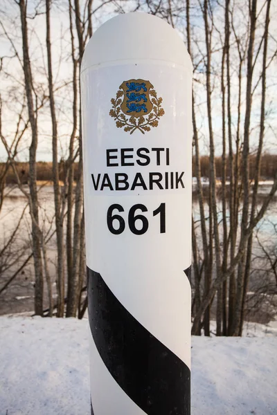 NARVA, ESTONIA FEBRUARY 23, 2017: Estonian border post on the border with Russia on the left bank of river Narva. — Stock Photo, Image