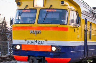 Riga, Letonya - 7 Mayıs 2017: Görüntü yerel Tren Garı Riga, Letonya