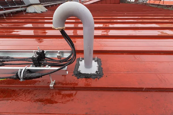 Cable tray outside with telecommunications cables, optic fiber, power cables and transmitter data cables from antennas and outdoor remote radio units to inside equipment of telecommunication basic — Stock Photo, Image