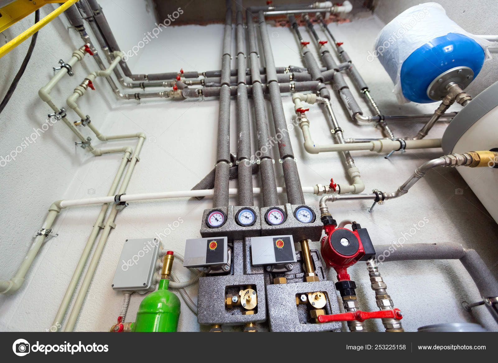 Copper valves, stainless ball valves, detectors of water pressure and