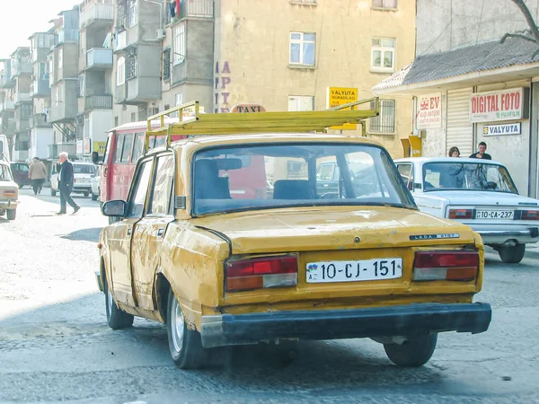 Azerbaijan Baku May 2007 Yellow Taxi Classic Soviet Vintage Sedan — Stock Photo, Image