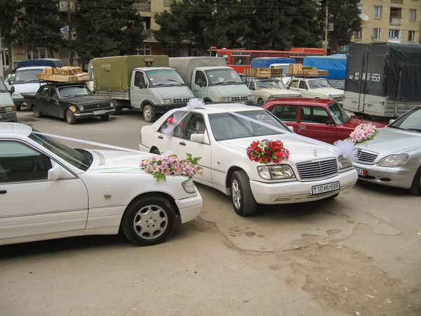 Azerbaijan Baku April 2007 Wedding White Cars Cars Mercedes Flowers — Stock Photo, Image