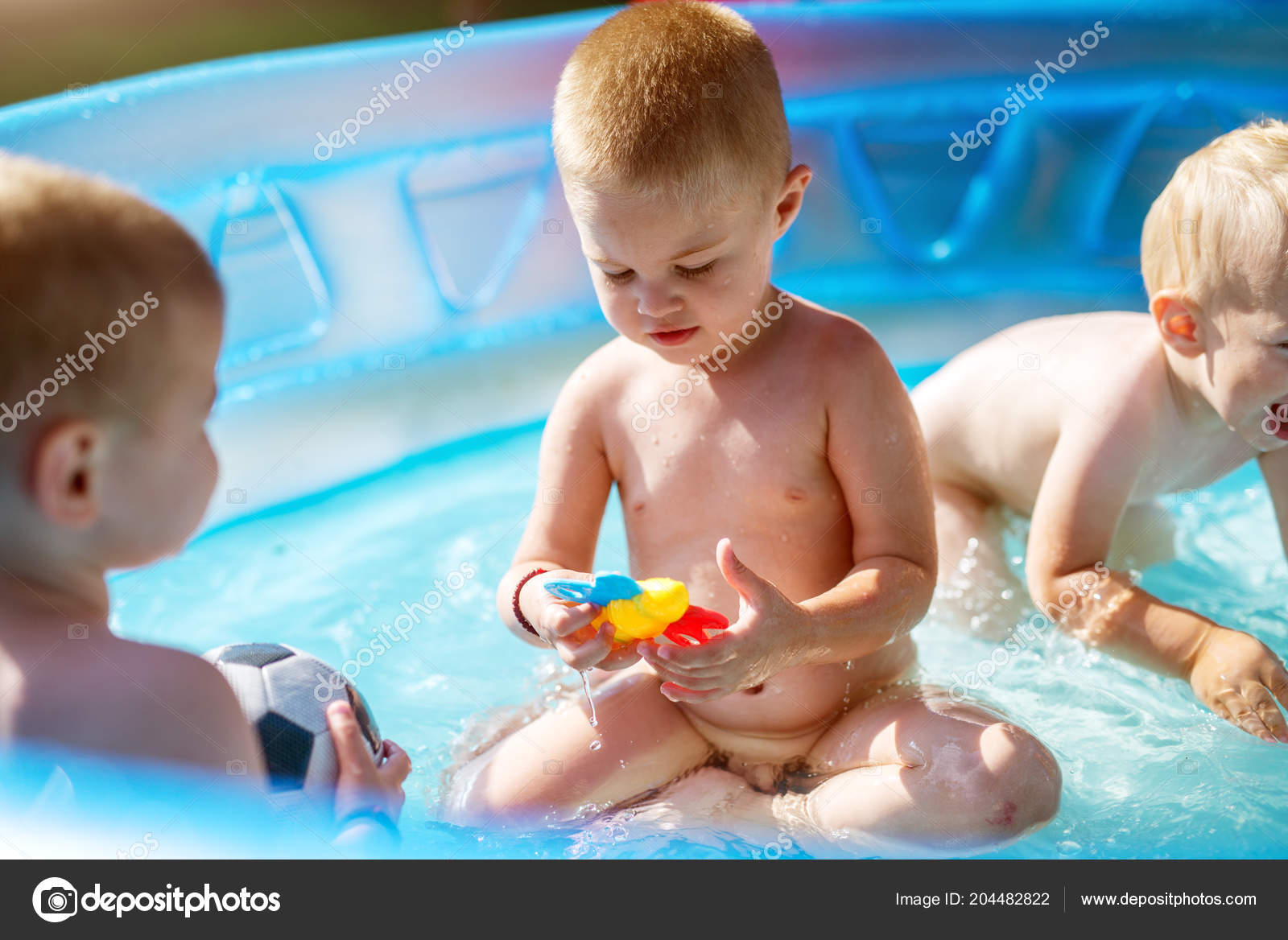 Cute Kids Playing Baby Pool Backyard Kids Pool Having Fun — Stock Photo ©  dusanpetkovic #204482822, image size:1600x1168