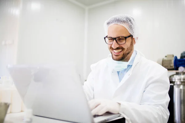 Hard Working Lab Employee Working Computer — Stock Photo, Image