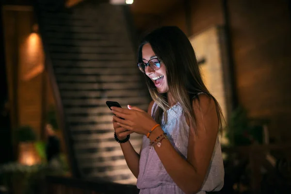 Beautiful Happy Girl Standing Looking Her Telephone Big Smile Her — Stock Photo, Image