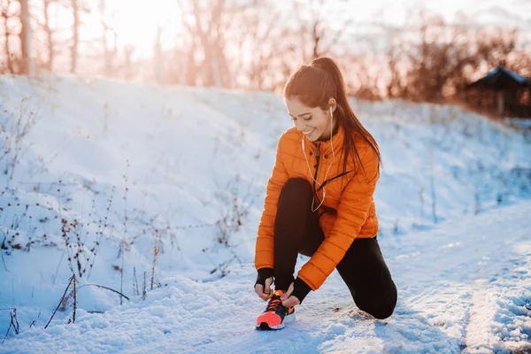 Young Active Sporty Woman Tying Shoelaces Snowy Winter Road — Stock Photo, Image