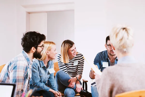 Glückliche Patienten Bei Spezieller Gruppentherapie — Stockfoto