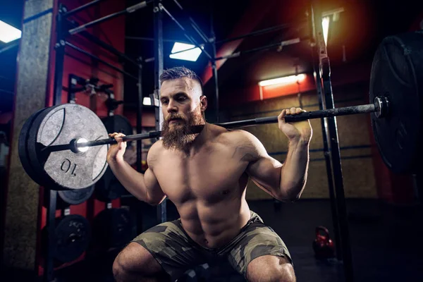 Bearded Strong Sporty Man Lifting Heavy Weight Dark Room — Stock Photo, Image