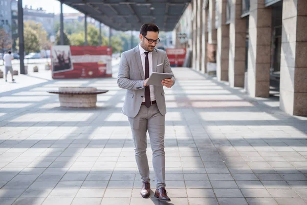 Businessman Walking Street Using Tablet Comfirm Meeting — Stock Photo, Image