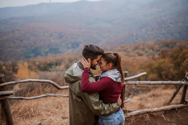 Couple Kissing While Standing Viewpoint Autumn Breathtaking View — Stock Photo, Image