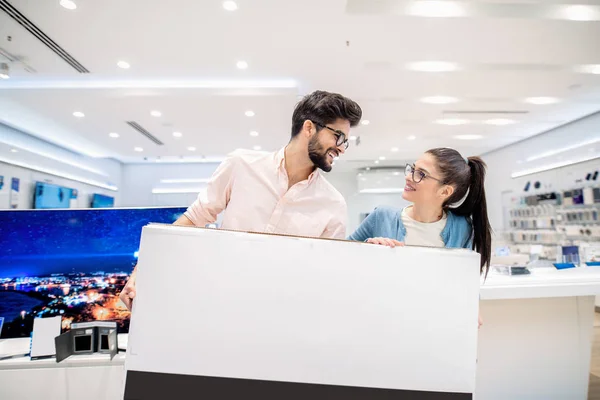 Pareja Satisfecha Comprando Nueva Para Casa Tech Tienda Interior — Foto de Stock