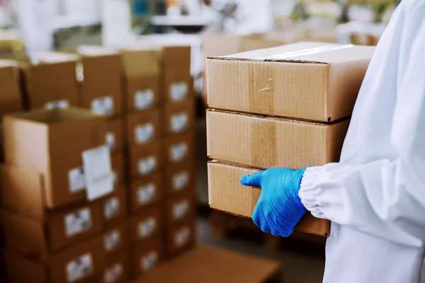 Feche Caixas Mão Obra Coloque Pilha Interior Fábrica Alimentos — Fotografia de Stock