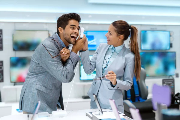 Multikulturelles Paar Businesskleidung Beim Ausprobieren Einer 360 Grad Kamera Während — Stockfoto