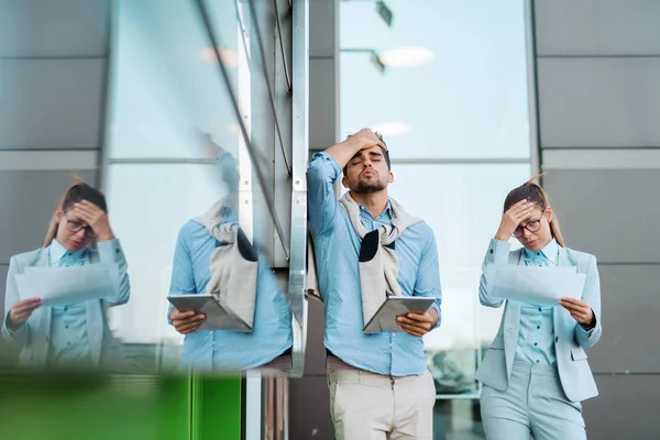 Verärgerte Geschäftsleute Die Das Projekt Nicht Abschließen Konnten Sie Halten — Stockfoto