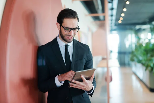 Happy Businessman Formal Wear Standing Wall Business Center Using Tablet — Stock Photo, Image