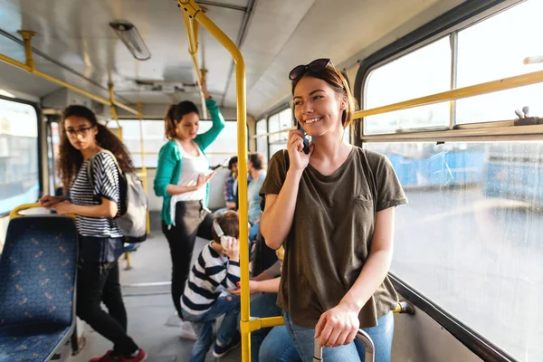 Grupo Jóvenes Autobús Urbano —  Fotos de Stock