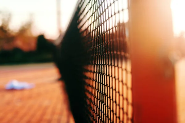 Nahaufnahme Des Netzes Auf Dem Tennisplatz Foto Aufgenommen Morgen Sommer — Stockfoto