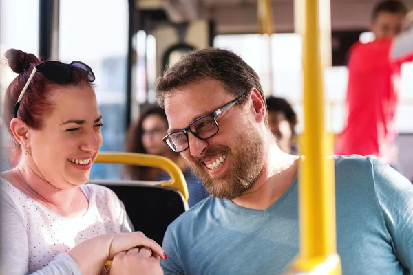 Feliz Meia Idade Casal Mãos Dadas Enquanto Sentado Dirigindo Ônibus — Fotografia de Stock