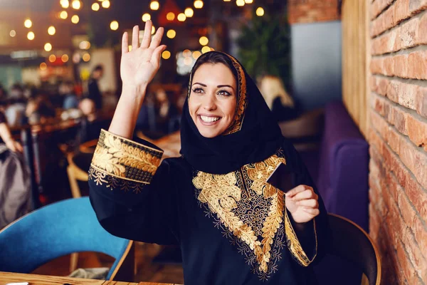 Attractive Muslim Woman Toothy Smile Calling Waiter Charge Her Cafeteria — Stock Photo, Image