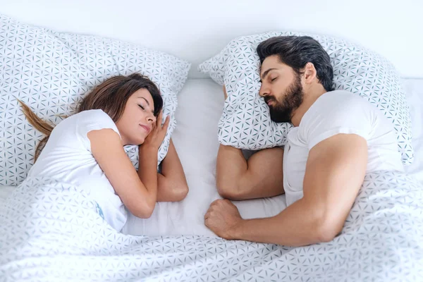 Wunderschönes Paar Das Bett Liegt Und Eng Schläft Morgenstunde — Stockfoto