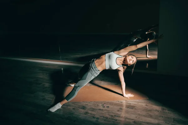 Young Caucasian Sporty Brunette Doing Yoga Stretching Fitness Studio Dark — Stock Photo, Image
