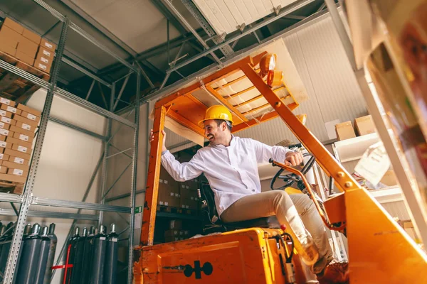 Smiling Caucasian Worker White Uniform Protective Helmet Head Driving Forklift — Stock Photo, Image