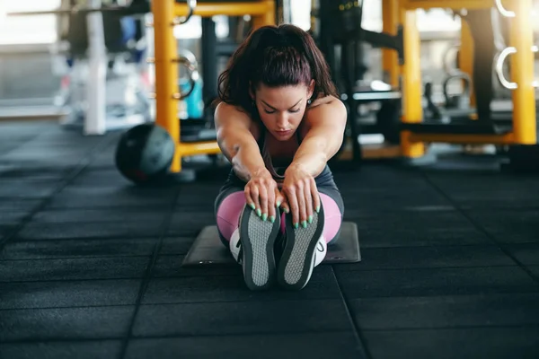 Young Caucasian Female Bodybuilder Ponytail Sportswear Stretching While Sitting Mat — Stockfoto