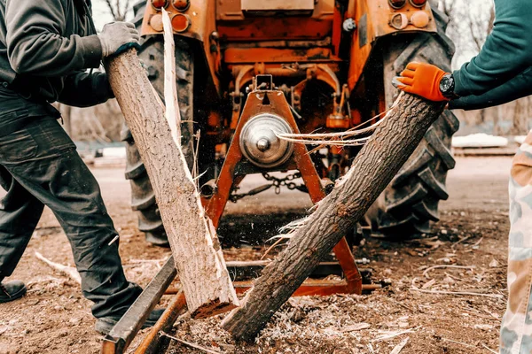 Workers Cutting Logs Peaces Cutting Machine Outdoors — Stock Photo, Image